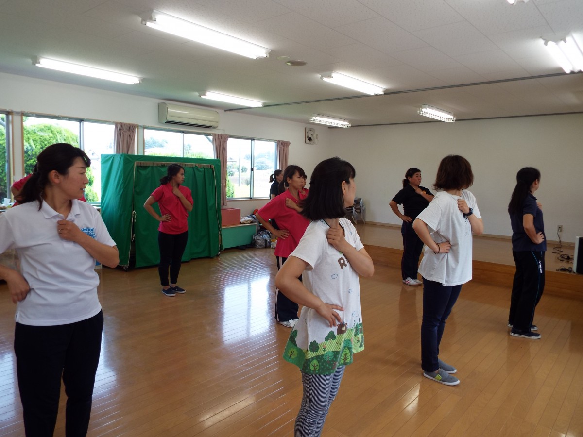 幼稚園の先生も国体ダンスにチャレンジ!2の写真