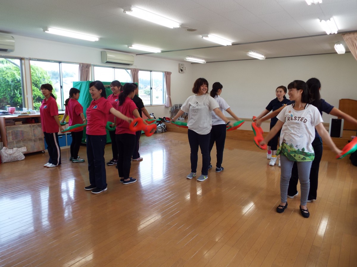幼稚園の先生も国体ダンスにチャレンジ!3の写真