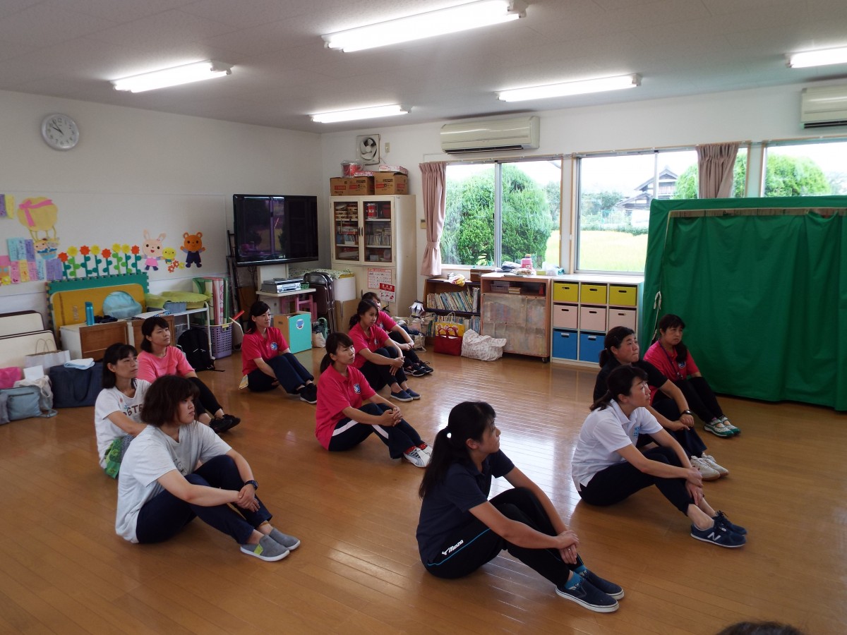 幼稚園の先生も国体ダンスにチャレンジ!4の写真