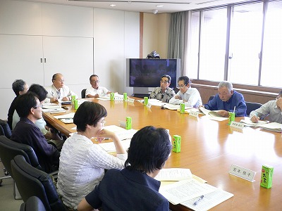 協働のまちづくり検討委員会　会議風景