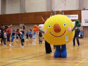 親子発表に参加しているいばラッキー
