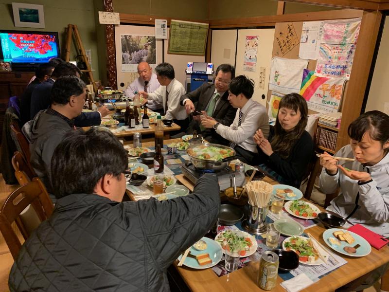 おいしい料理を囲んで試飲会開会