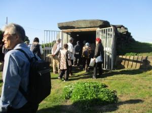 八幡山古墳の石室を見学