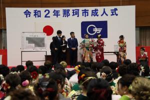 令和2年成人式の抽選会の様子