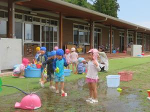 くじら水遊び