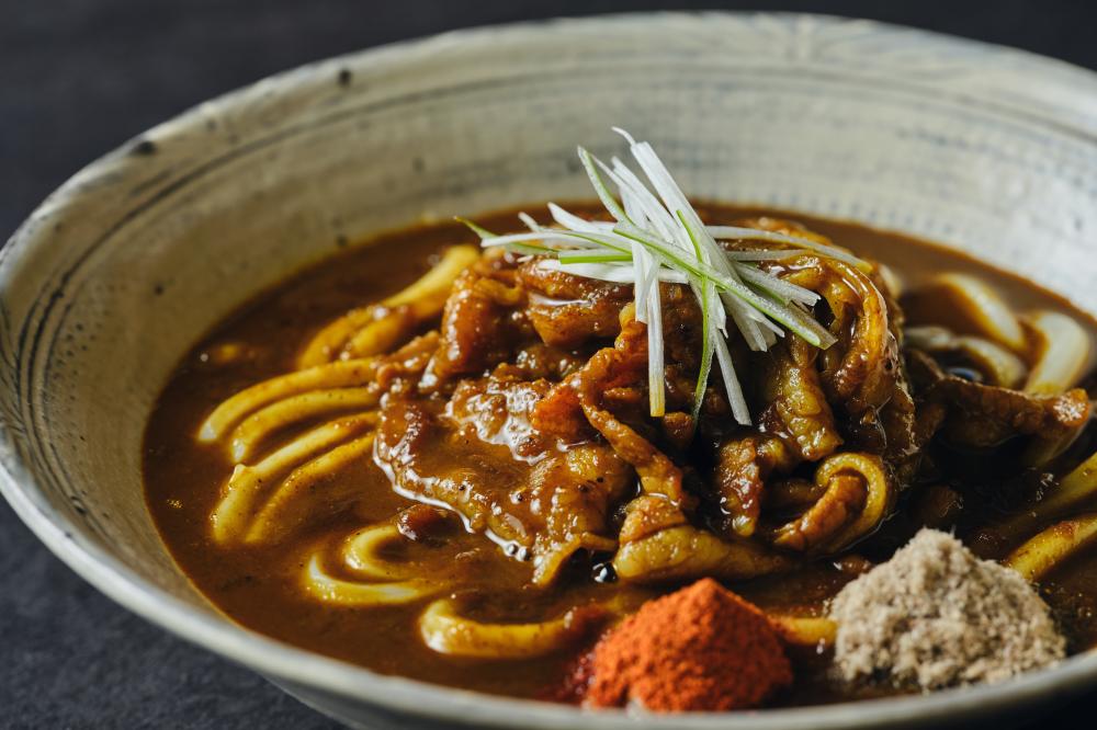 「ビリヤニ大澤」監修 スパイスカレーうどん