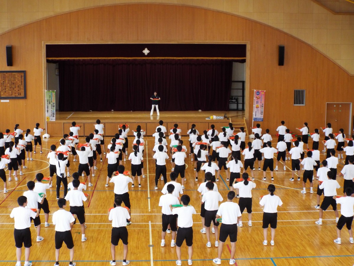 瓜連中学校ダンスキャラバン2の写真