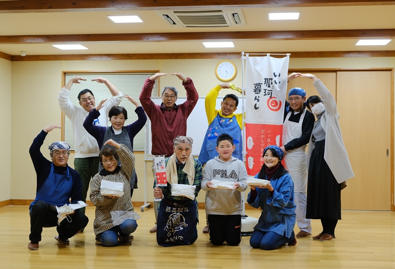 いぃ那珂暮らしのポーズで集合写真